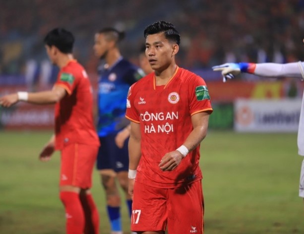 so-phan-trai-nguoc-cua-nhom-cau-thu-roi-hagl-nguoi-o-dinh-cao-ke-tham-hai