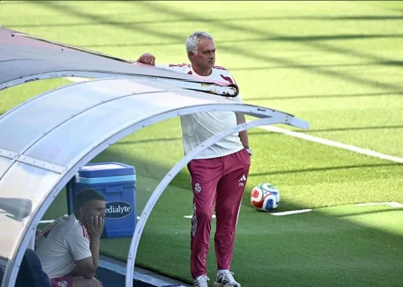 mourinho dang huan luyen doi nao